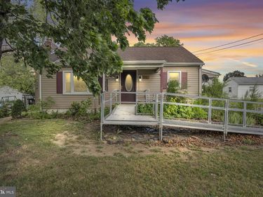 1945 SPRING ROAD, CARLISLE, PA 17013