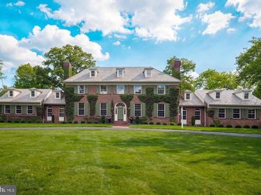 4 WOODLAND ROAD , NEWTOWN, PA 18940