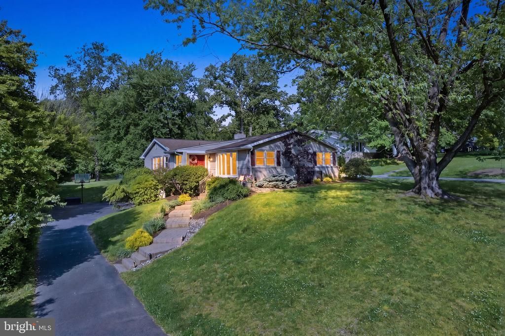 8807 Hawthorne Lane, Wyndmoor, PA 19038 Main Photo