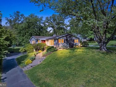 8807 HAWTHORNE LANE, WYNDMOOR, PA 19038