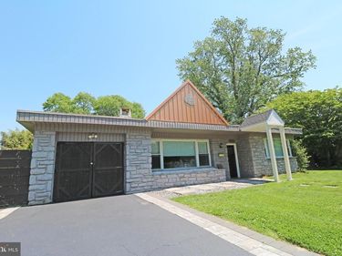 2205 MARY LANE, BROOMALL, PA 19008