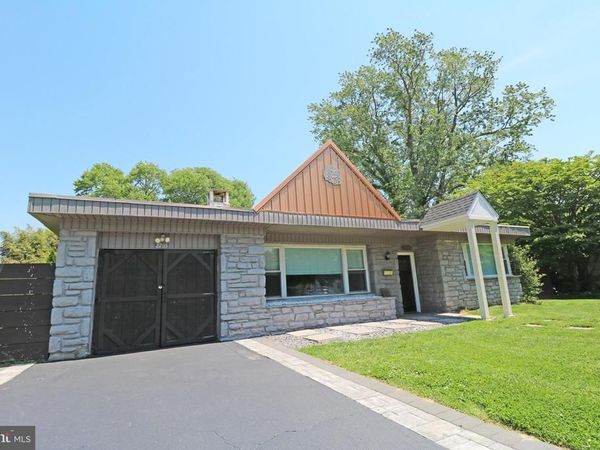 2205 MARY LANE, BROOMALL, PA 19008
