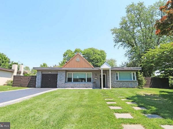 2205 MARY LANE , BROOMALL, PA 19008