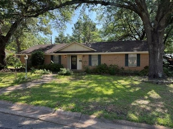 665 32nd Street SE, Paris, TX 75460