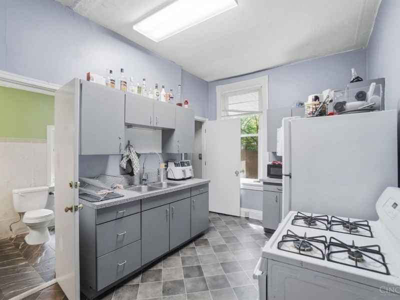 2238 Flora Street, Cincinnati, OH 45219 Photo 5