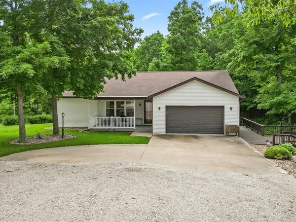 34 Cedar Lane , Hillsboro, IL 62049