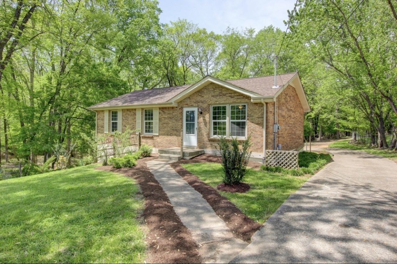 853 Pollard Rd , Clarksville, TN 37042 Main Photo