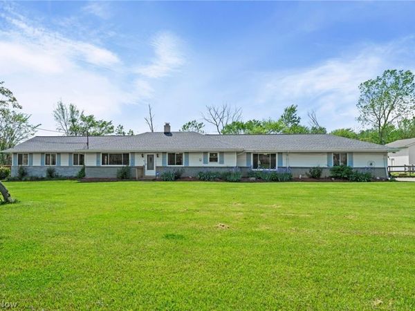 19740 Benbow Road , Strongsville, OH 44136