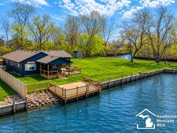 35342 Lake Drive, Brownstown, MI 48173