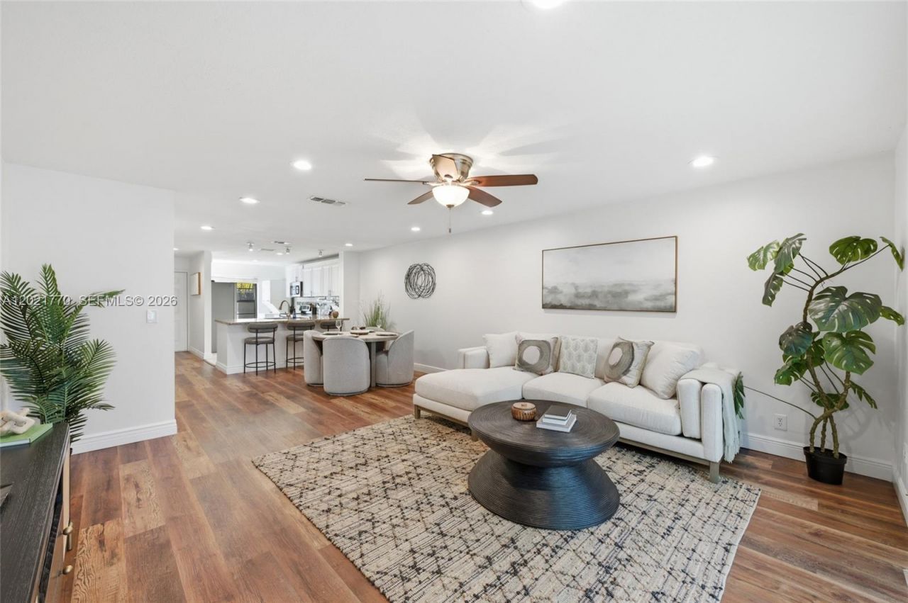 1257 NW 98th Ter, Unit 154, Pembroke Pines, FL 33024 Photo