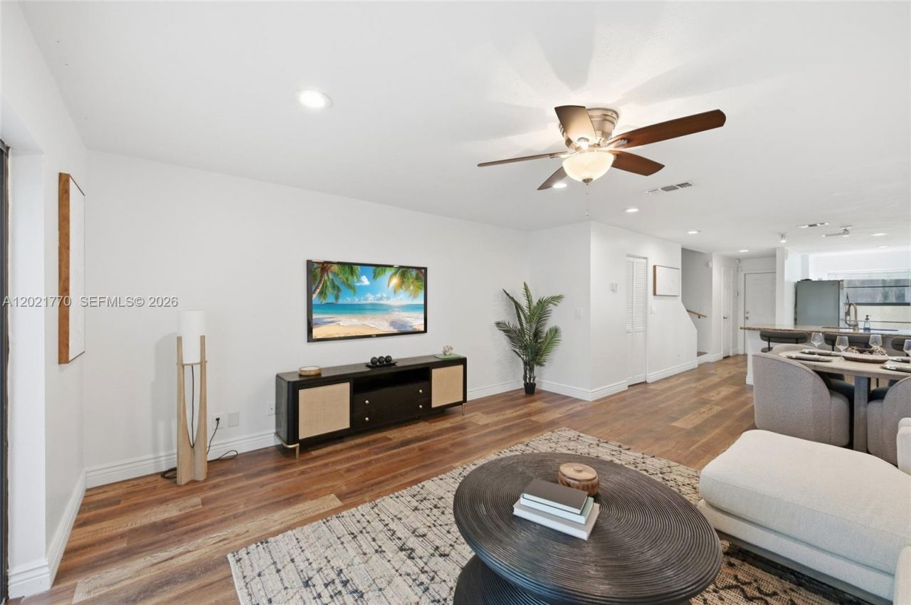 1257 NW 98th Ter, Unit 154, Pembroke Pines, FL 33024 Photo