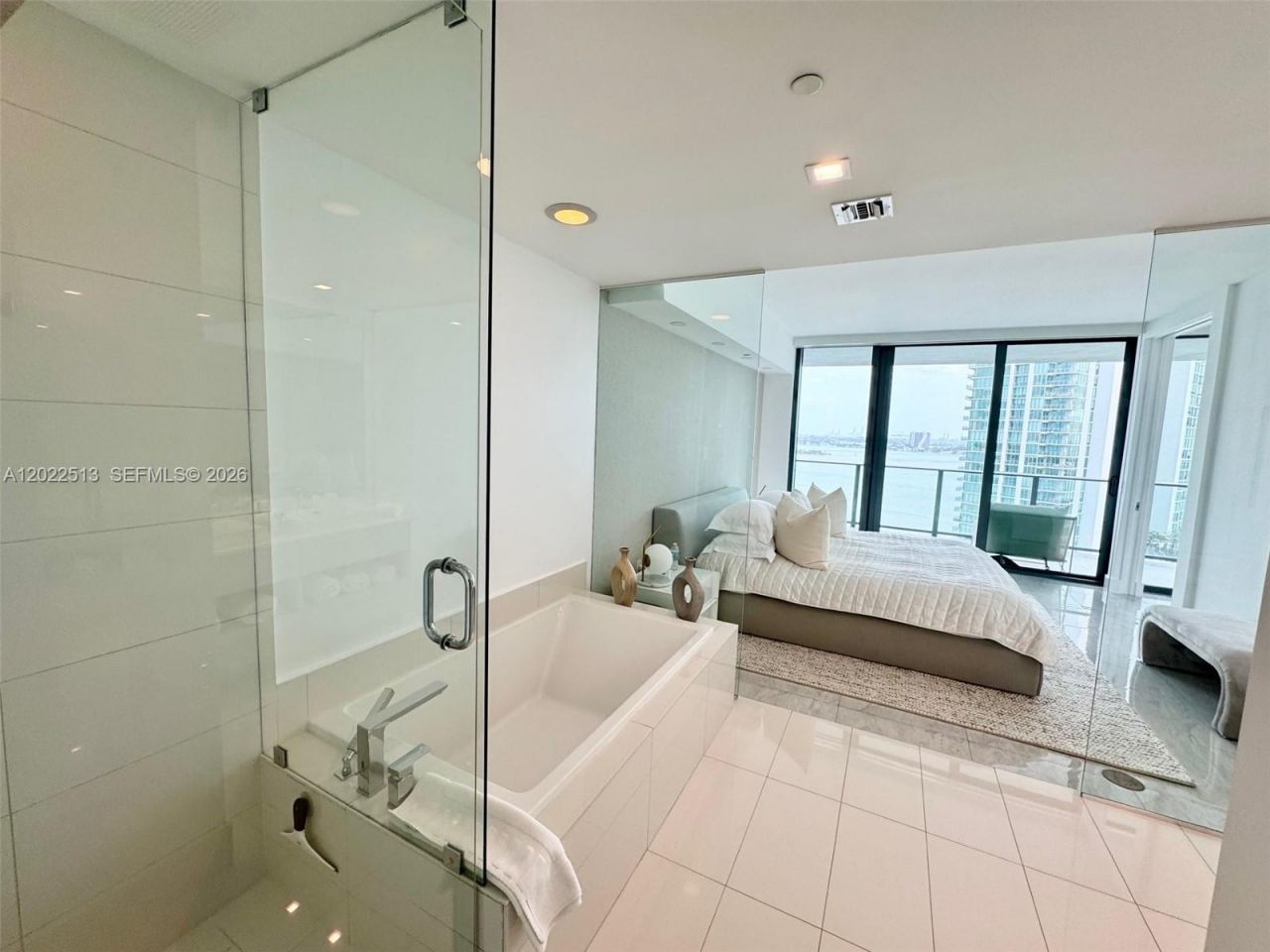 650 NE 32nd St , Unit 1901, Miami, FL 33137 Photo