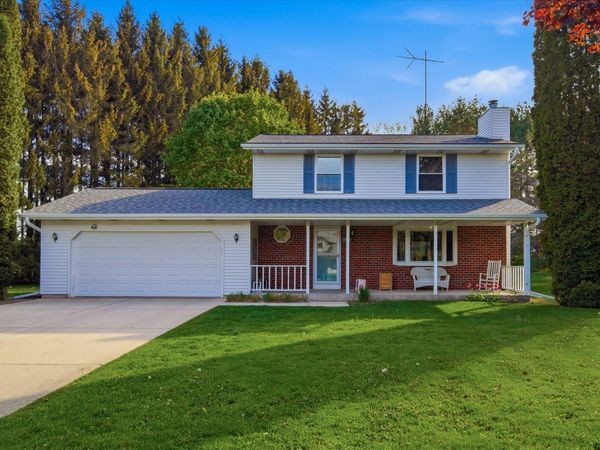 W1479 Meadow View Ct, Holland, WI 53070
