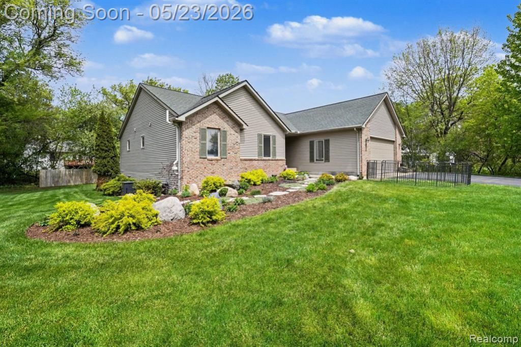 9268 Erin Court, Springfield Township, MI 48350 Main Photo