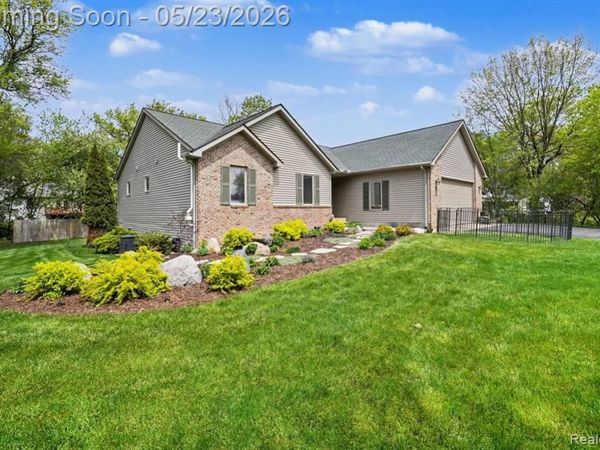 9268 Erin Court, Springfield Twp, MI 48350