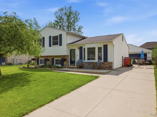 30232 Torry Avenue, Flat Rock, MI 48134