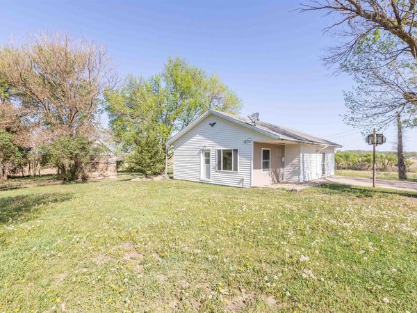 820 4TH ST, Ireton, IA 51027