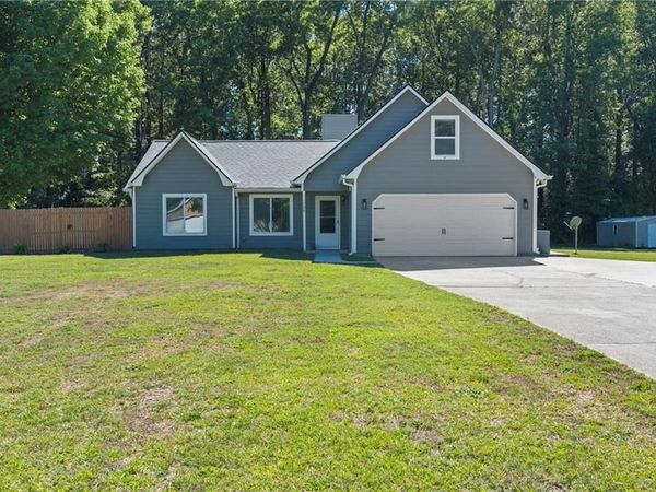 1768 Floye Drive , Loganville, GA 30052