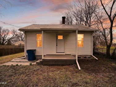 1060 Patchen Road, Oregon, OH 43616