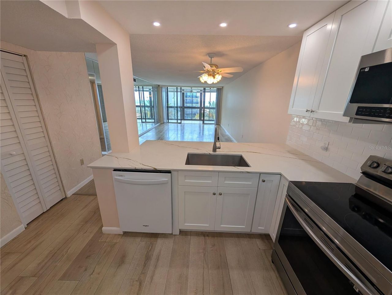 18304 Gulf Boulevard, Unit 406, Redington Shores, FL 33708 Photo