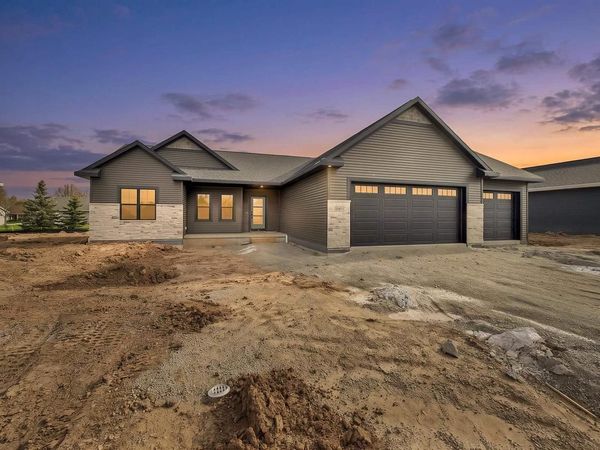 2871 STELOR DRIVE, Green Bay, WI 54311