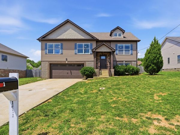 1011 Sunrise Dr , Clarksville, TN 37042