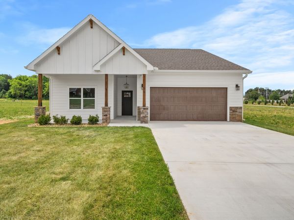 56 Deer Valley Cir , Winchester, TN 37398