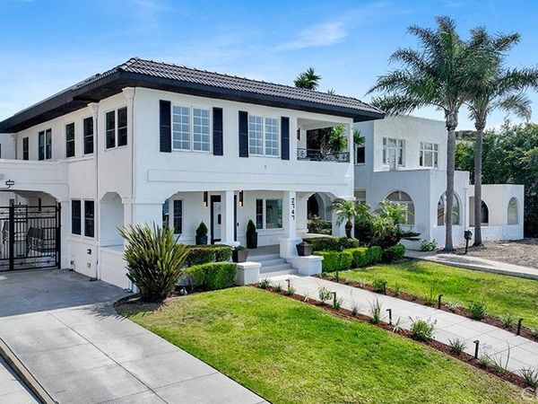 2747 E Ocean Boulevard, Long Beach, CA 90803