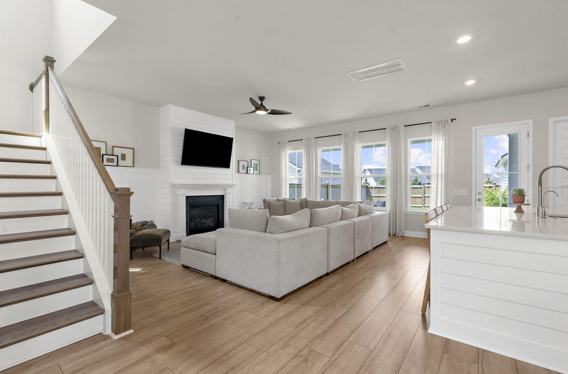 1020 Arrowwood Way Photo 6