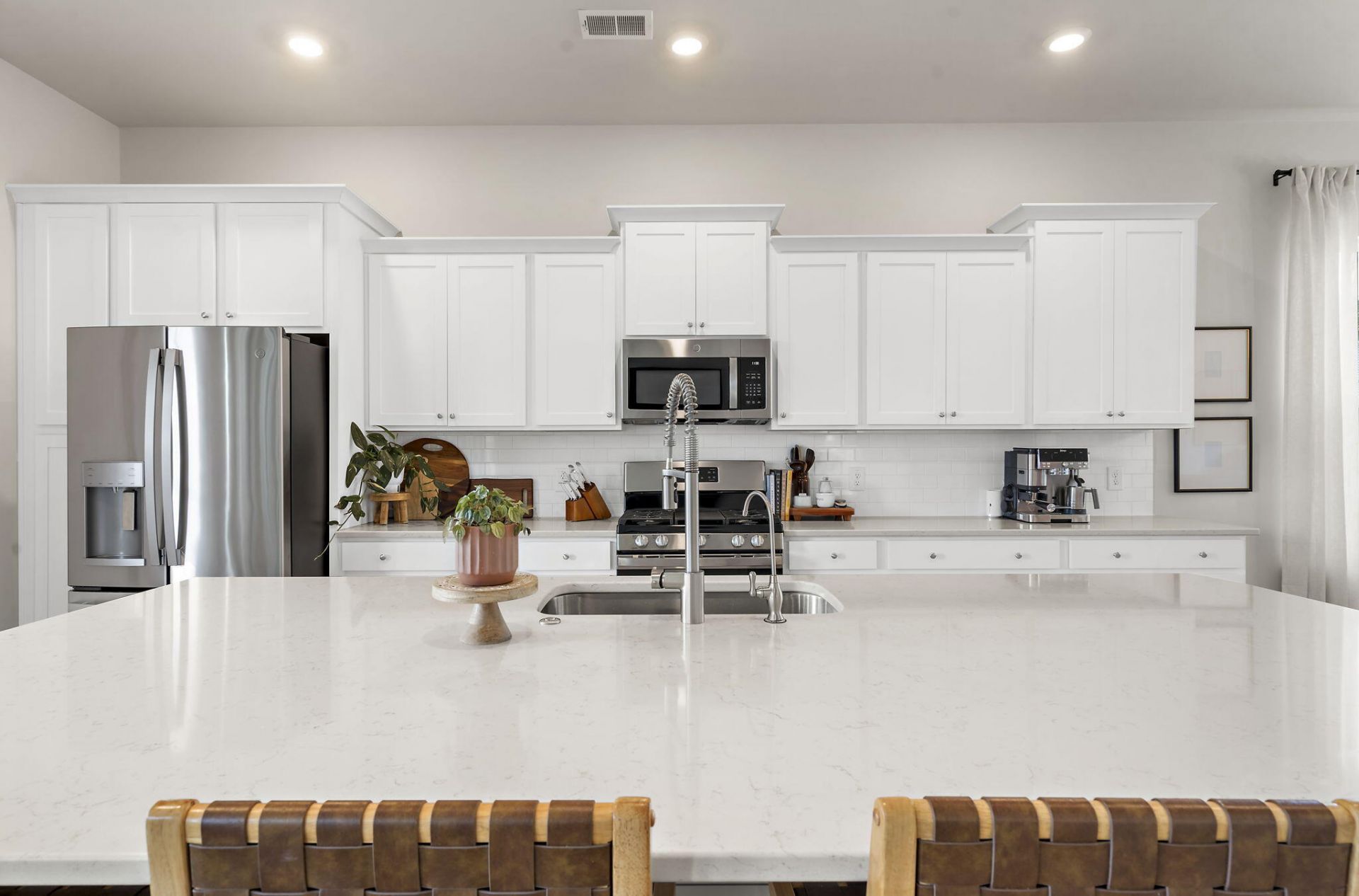 1020 Arrowwood Way Photo 7