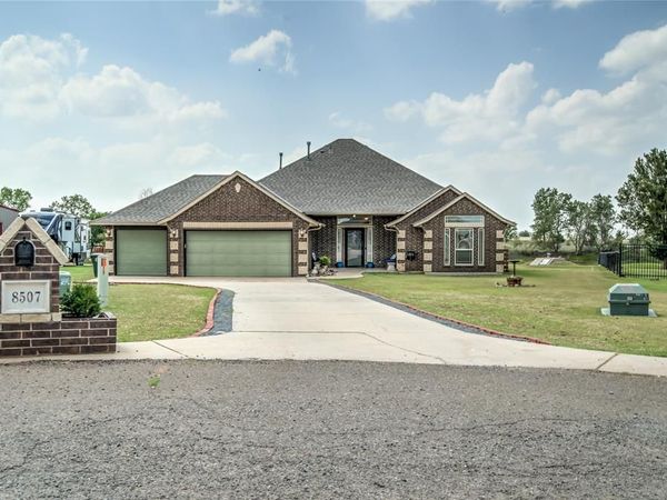 8507 Hudson Lane, Piedmont, OK 73078