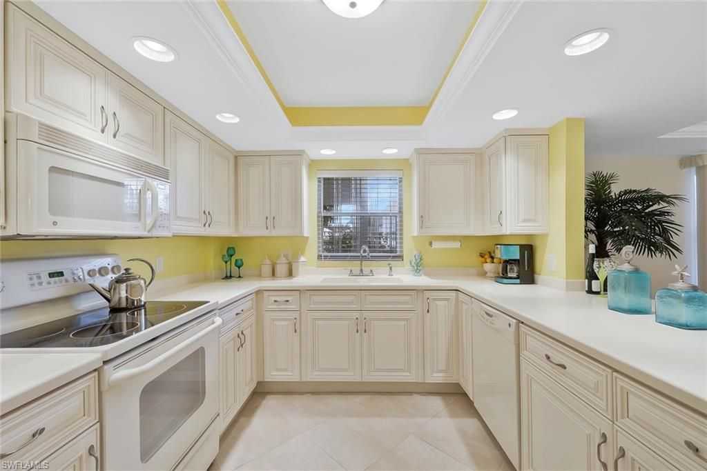 1520 Imperial Golf Course Blvd, Unit 214, Naples, FL 34110 Photo