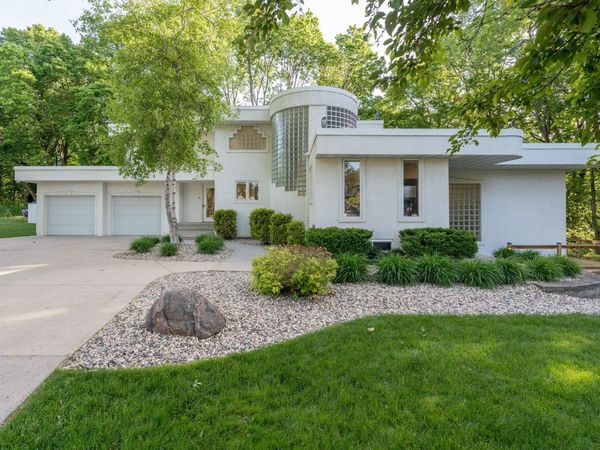 317 Meadow Woods Drive, Mankato, MN 56001