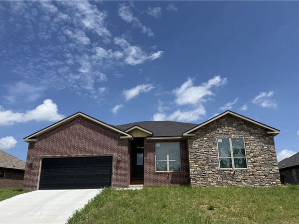 1013 Glass Street , Cave Springs, AR 72718