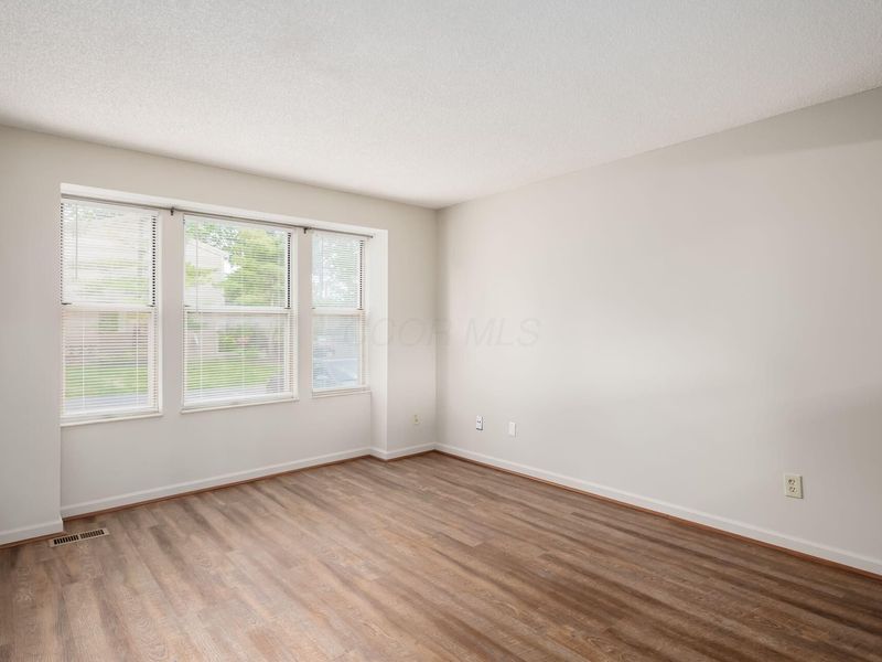 7895 Barkwood Drive, Unit 19F, Columbus, OH 43085 Photo 5