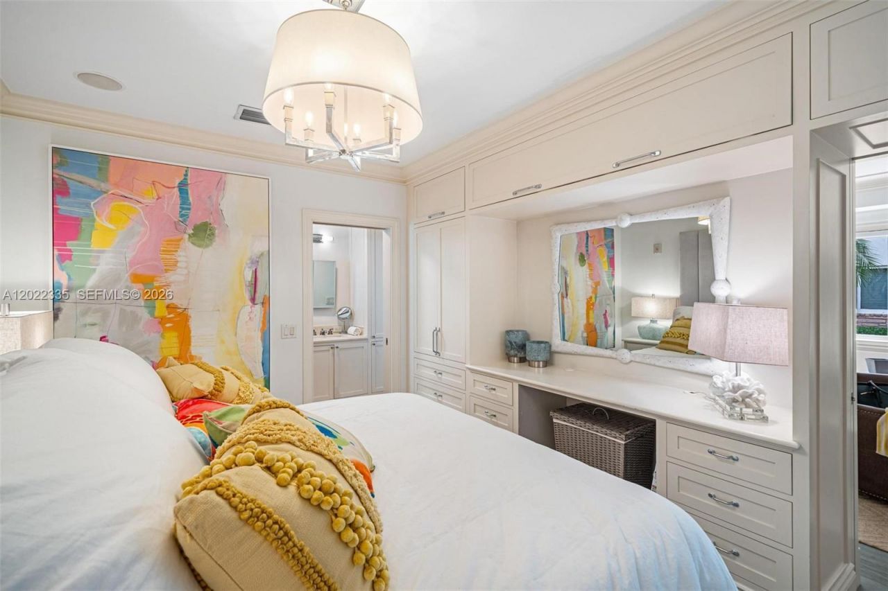 1130 Venetian Way, Unit 1E, Miami Beach, FL 33139 Photo