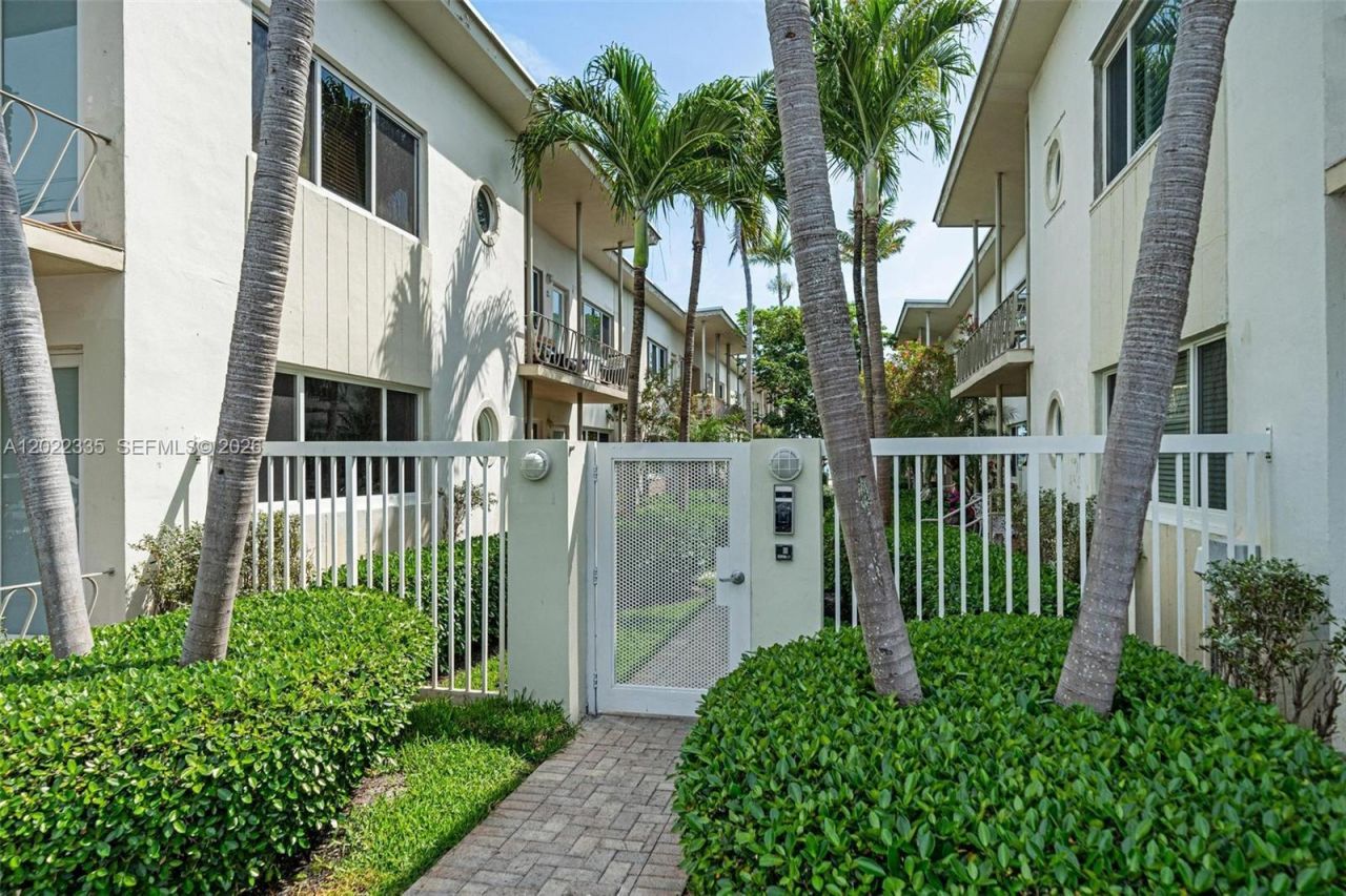 1130 Venetian Way, Unit 1E, Miami Beach, FL 33139 Photo