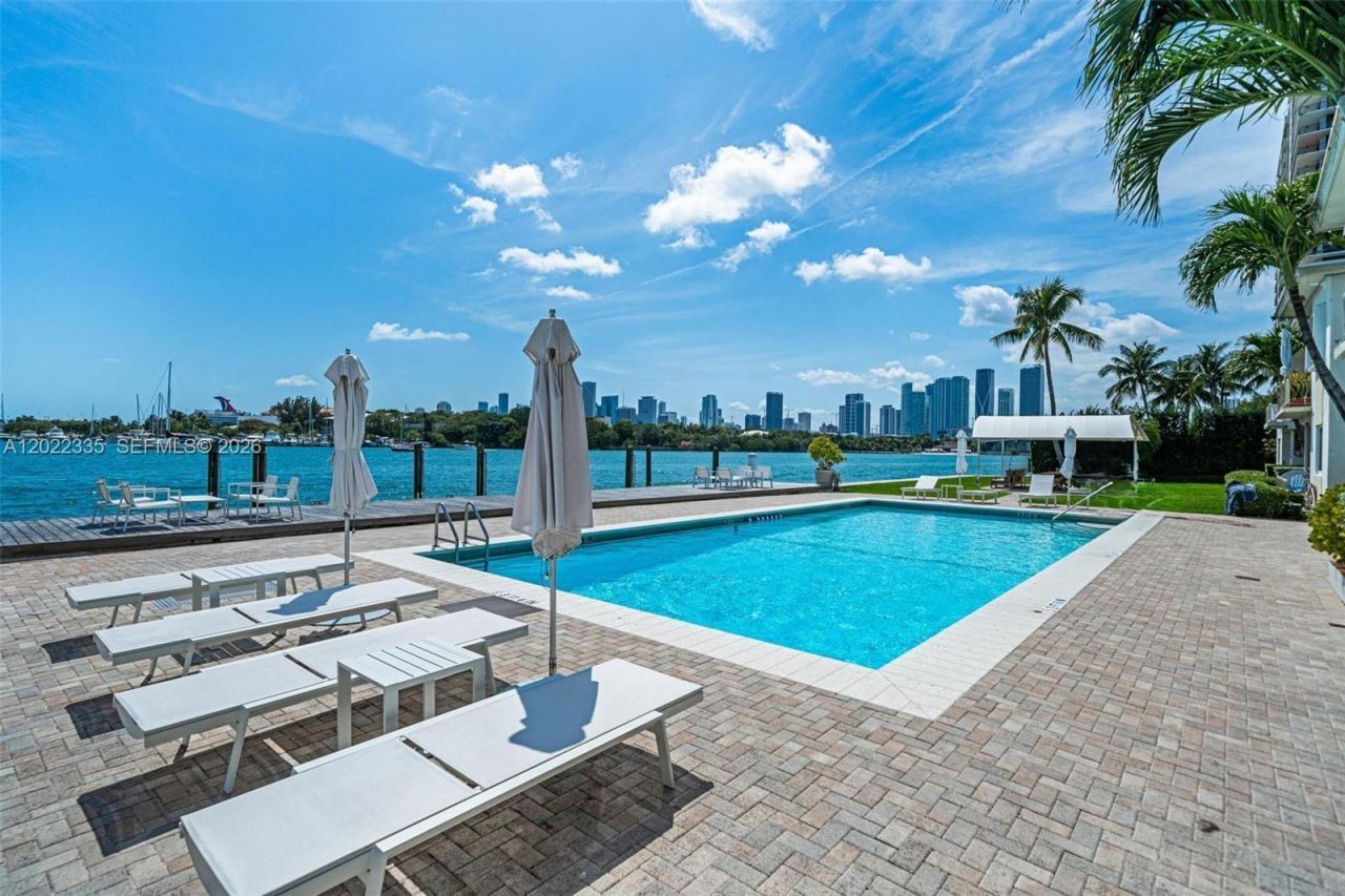 1130 Venetian Way, Unit 1E, Miami Beach, FL 33139 Photo