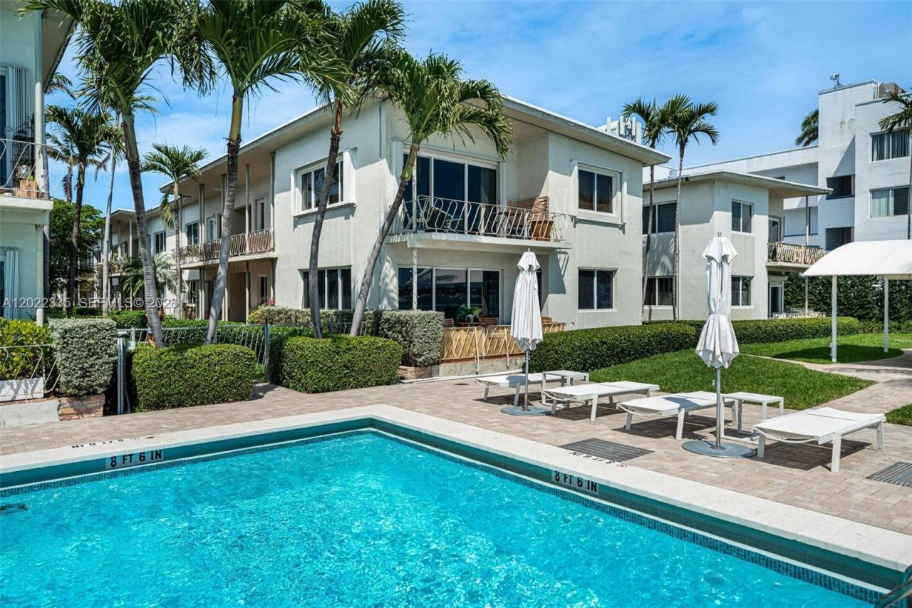 1130 Venetian Way, Unit 1E, Miami Beach, FL 33139 Photo
