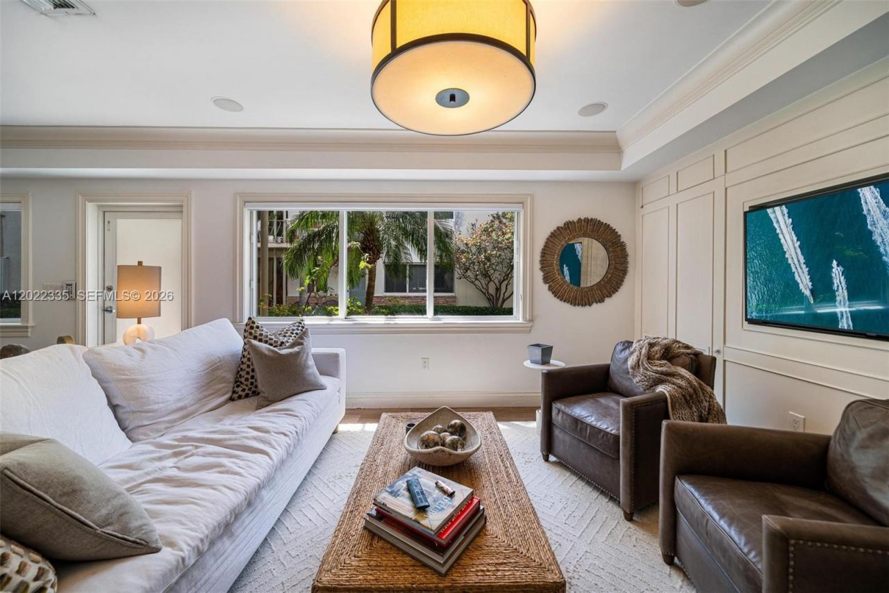 1130 Venetian Way, Unit 1E, Miami Beach, FL 33139 Photo