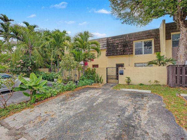 3764 SW 60th Ter , Unit 15, Davie, FL 33314