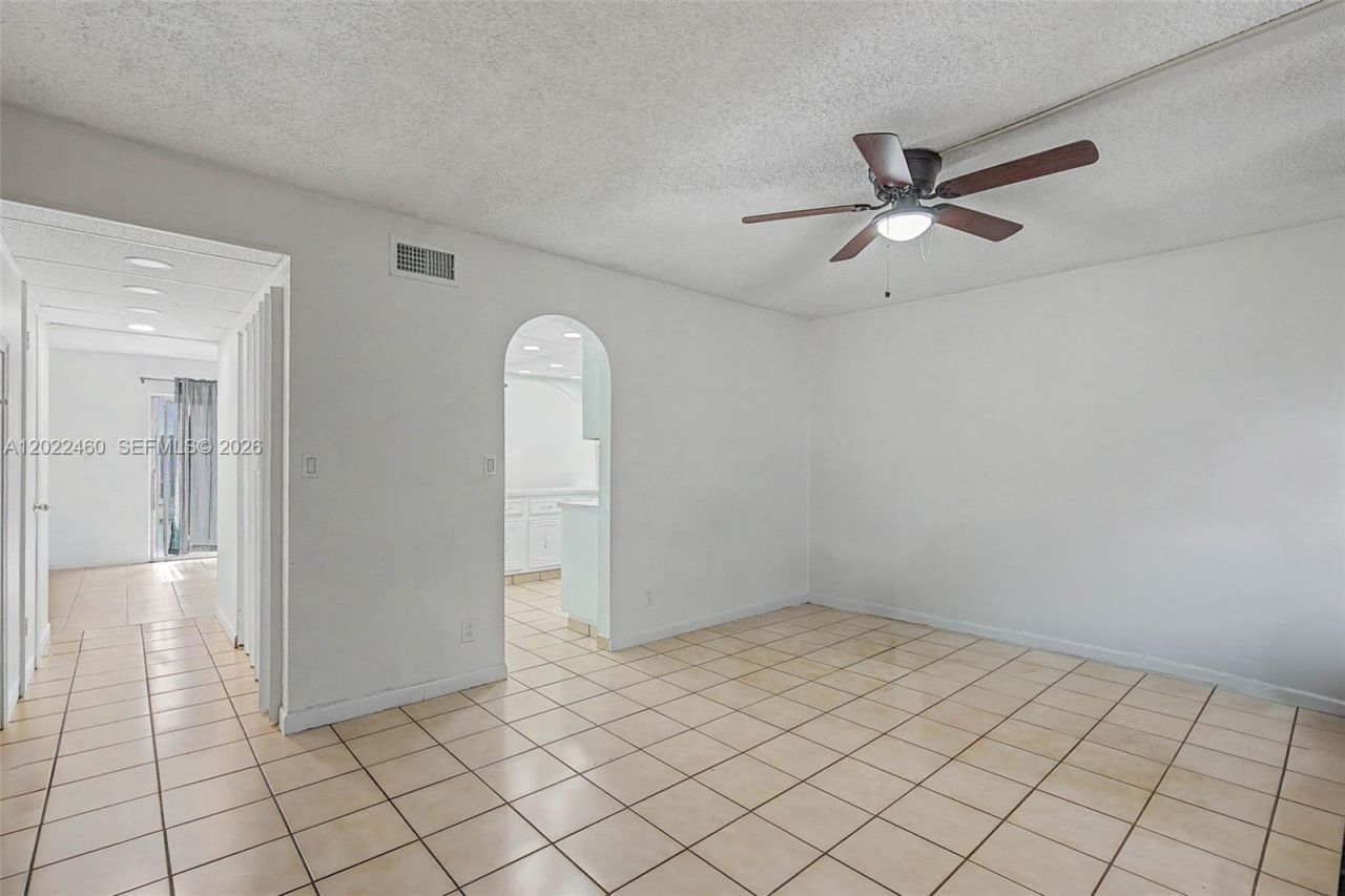 3764 SW 60th Ter , Unit 15, Davie, FL 33314 Photo