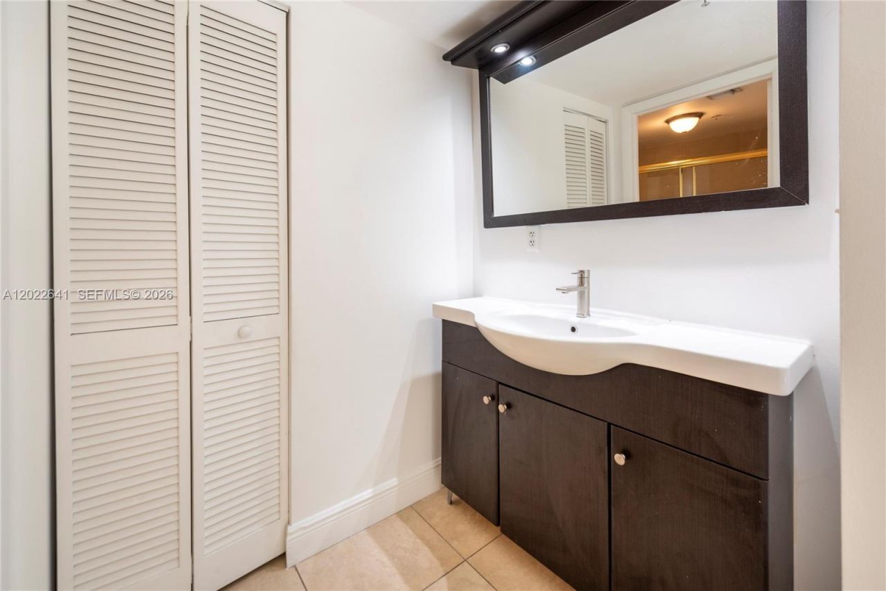 4147 Stirling Rd , Unit 105, Dania Beach, FL 33314 Photo