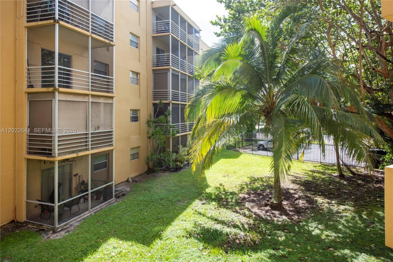 4147 Stirling Rd , Unit 105, Dania Beach, FL 33314 Photo