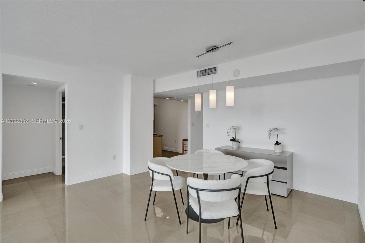 20515 E Country Club Dr , Unit 1641, Aventura, FL 33180 Photo