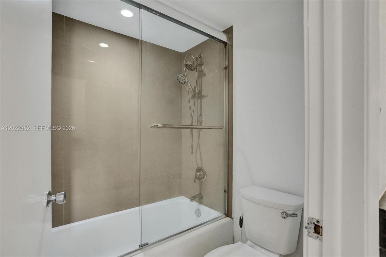 20515 E Country Club Dr , Unit 1641, Aventura, FL 33180 Photo