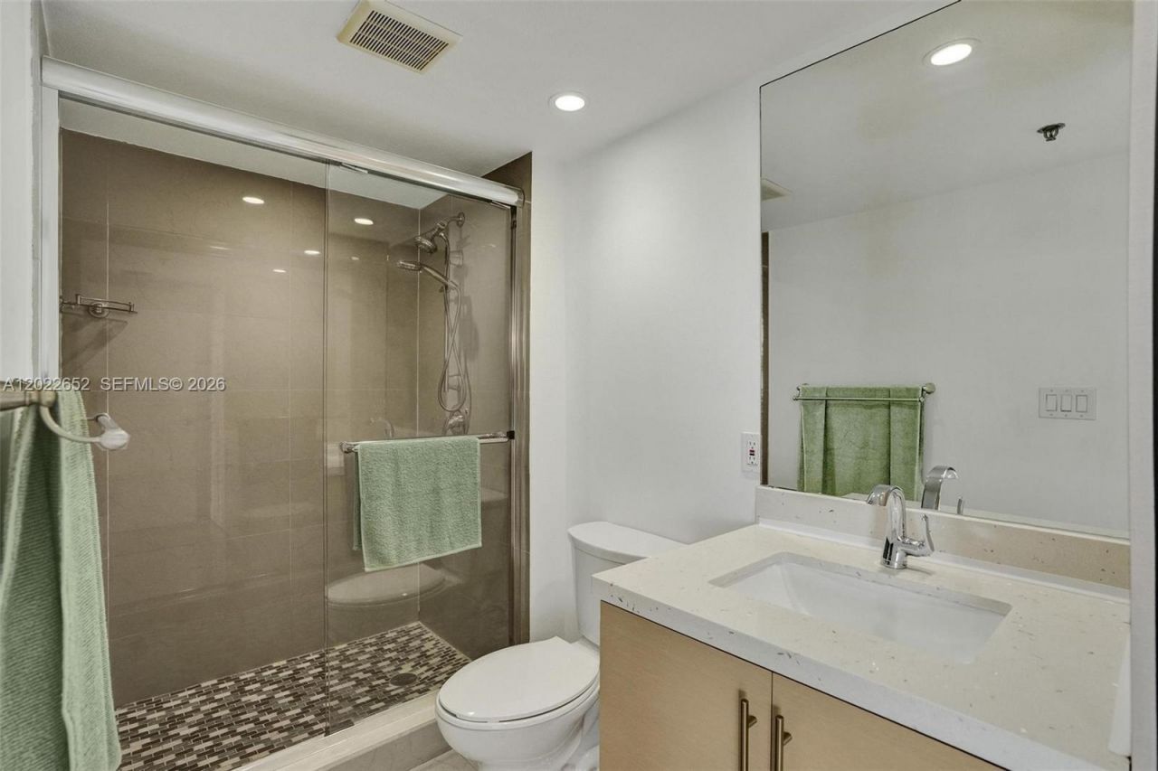 20515 E Country Club Dr , Unit 1641, Aventura, FL 33180 Photo