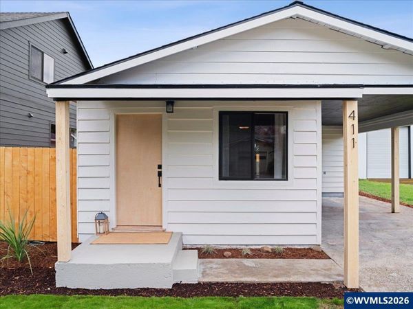 411 S 1st St, Silverton, OR 97381