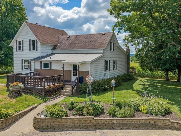 S1310 State 33 Road, La Valle, WI 53941