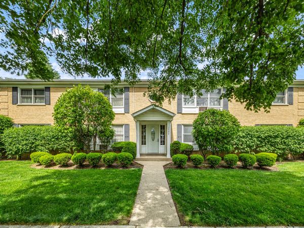1702 E Northwest Highway, Unit 1B, Arlington Heights, IL 60004